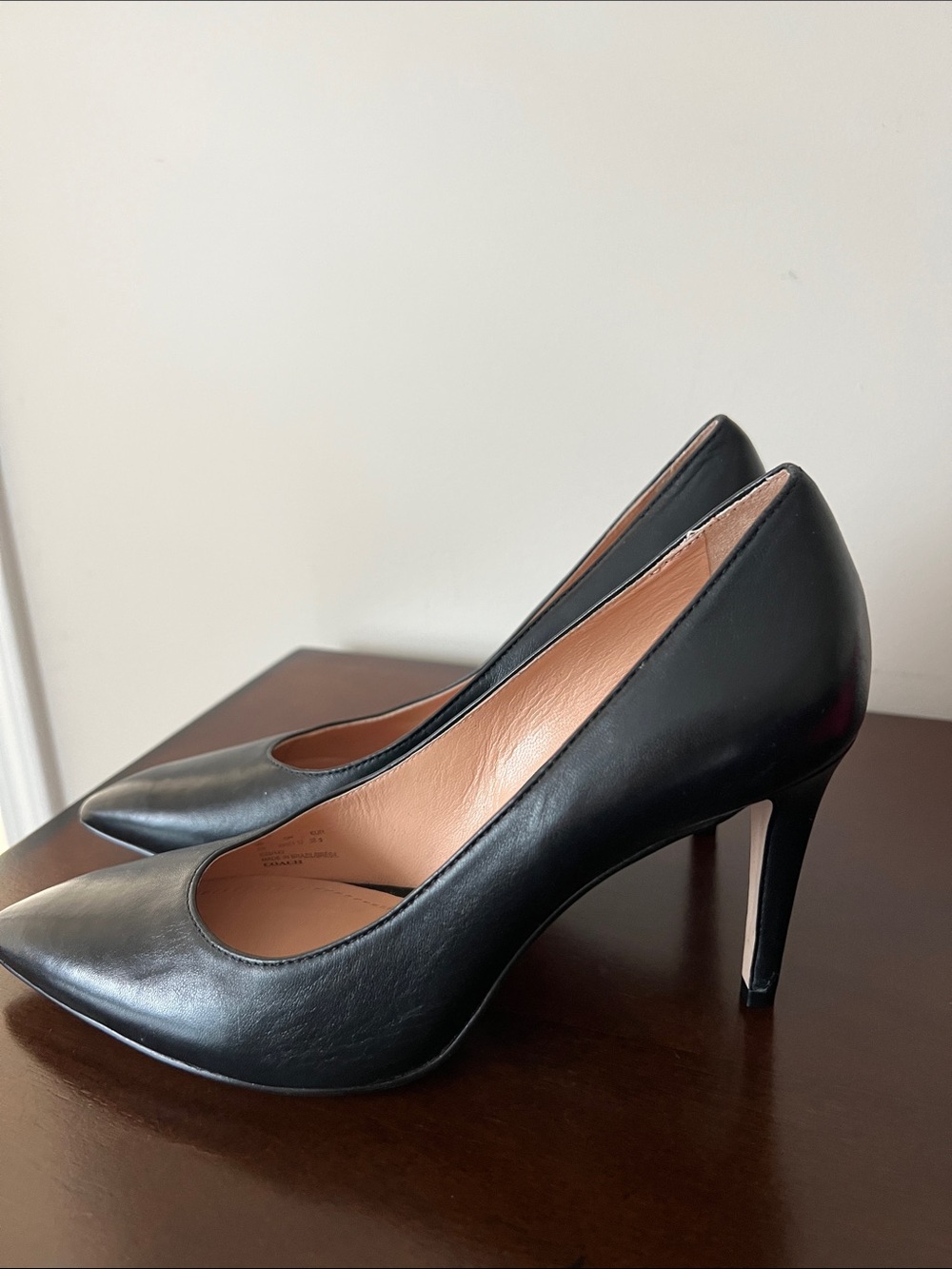 Coach Black Leather Pointed-Toe Women's Pumps size 8